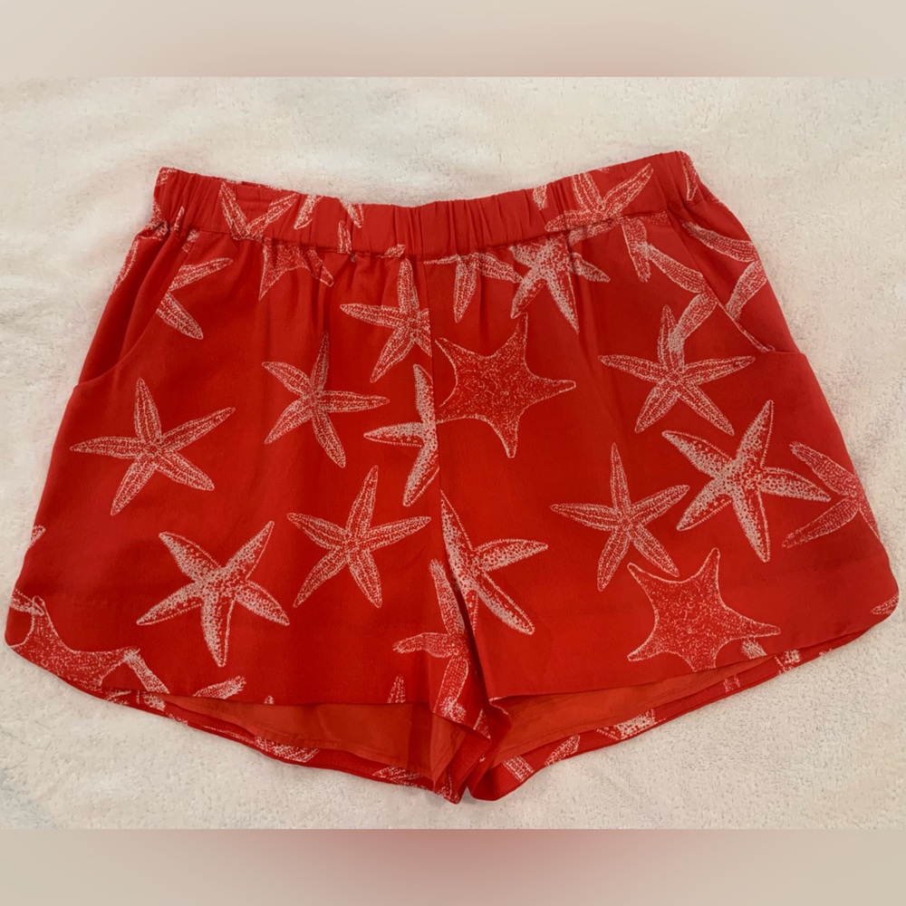 NWT Annie Griffin Lulu Short. Red starfish print. Size large.